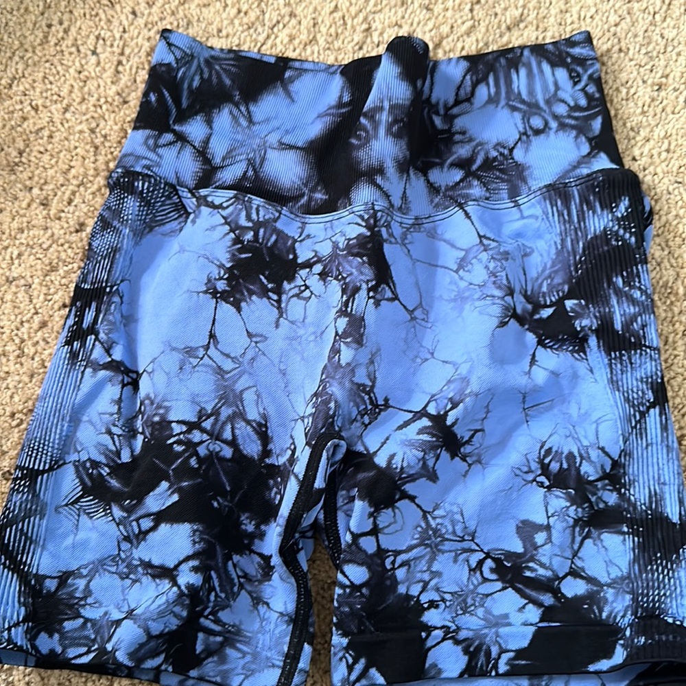 Blue tie dye biker shorts